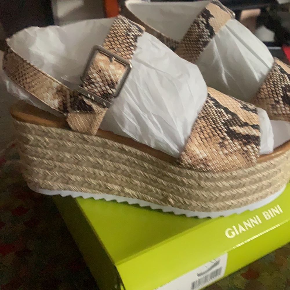 BNWT Gianni Bini Rooniee style snake wedge - Picture 4 of 7